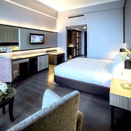 Grand Jatra Hotel Pekanbaru Esterno foto