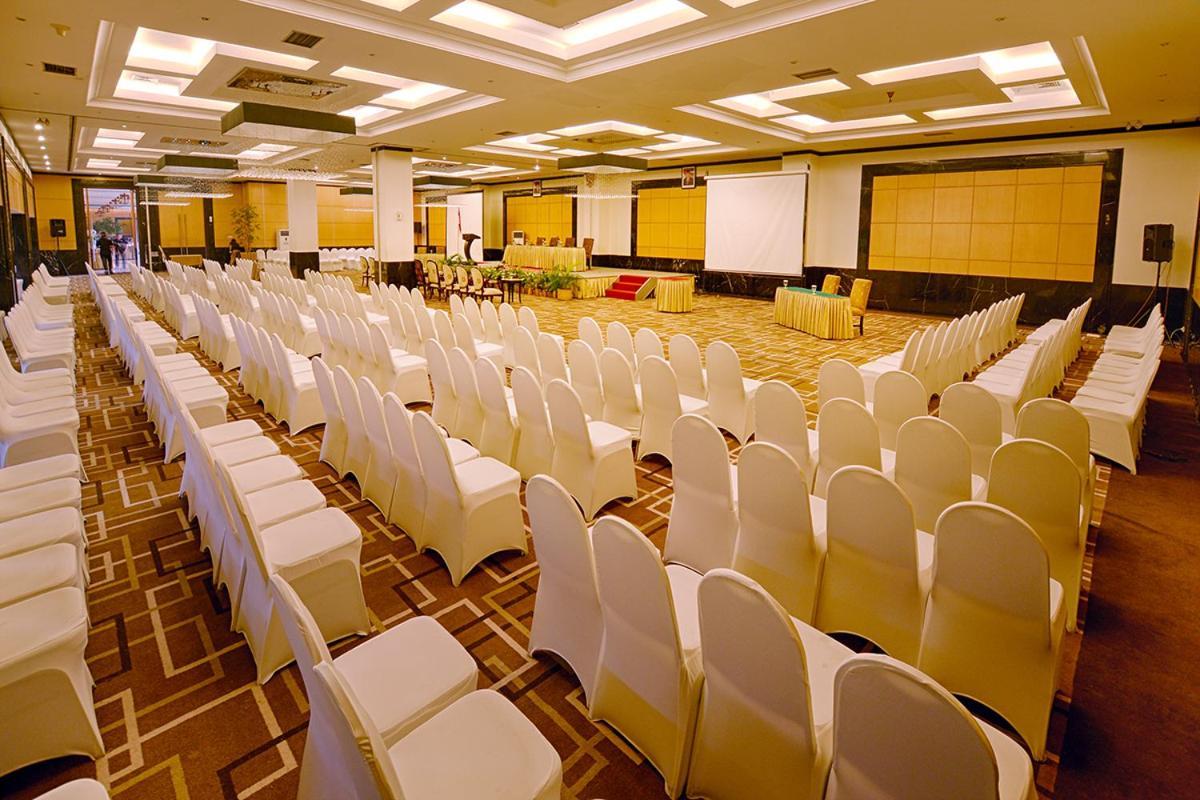Grand Jatra Hotel Pekanbaru Esterno foto
