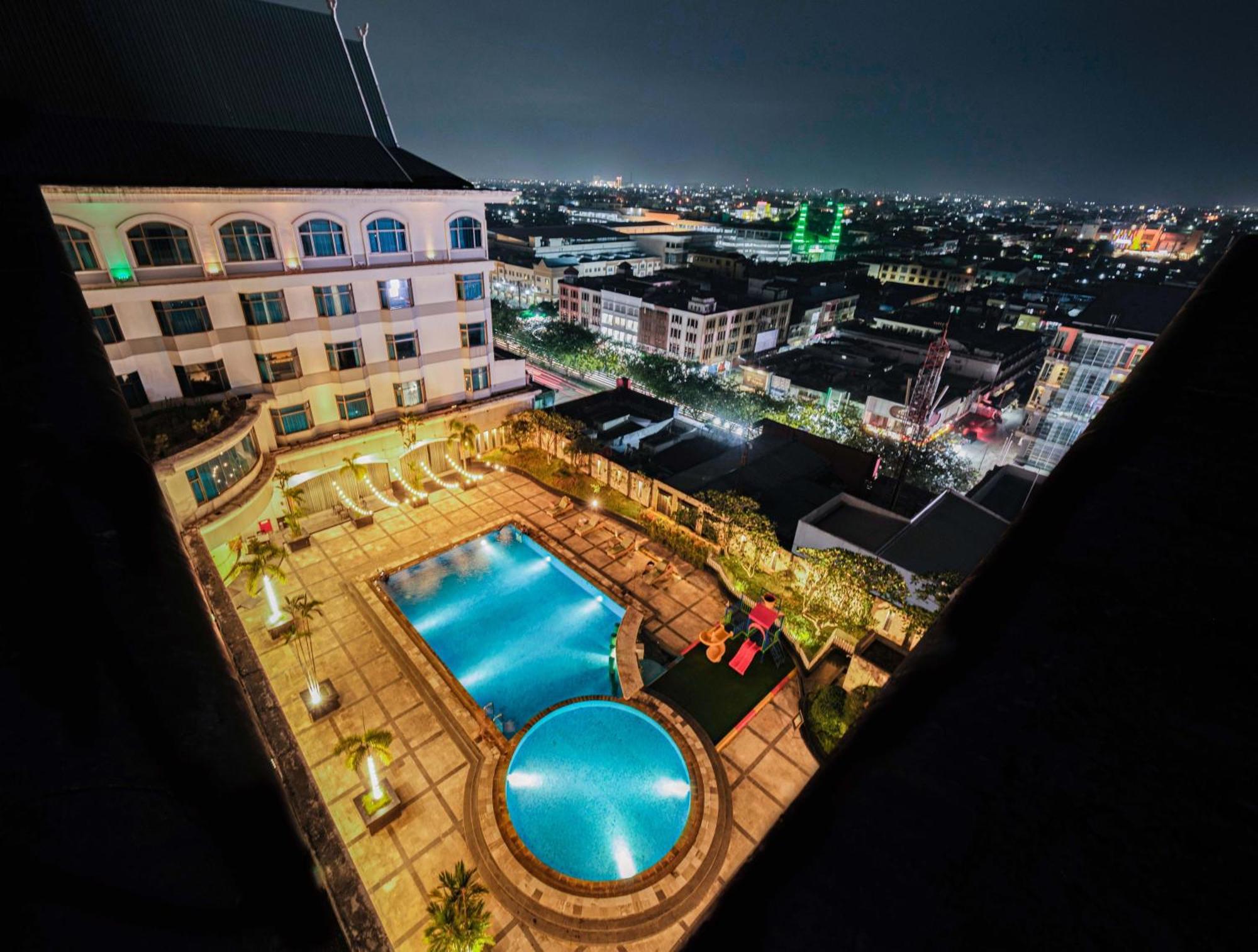 Grand Jatra Hotel Pekanbaru Esterno foto