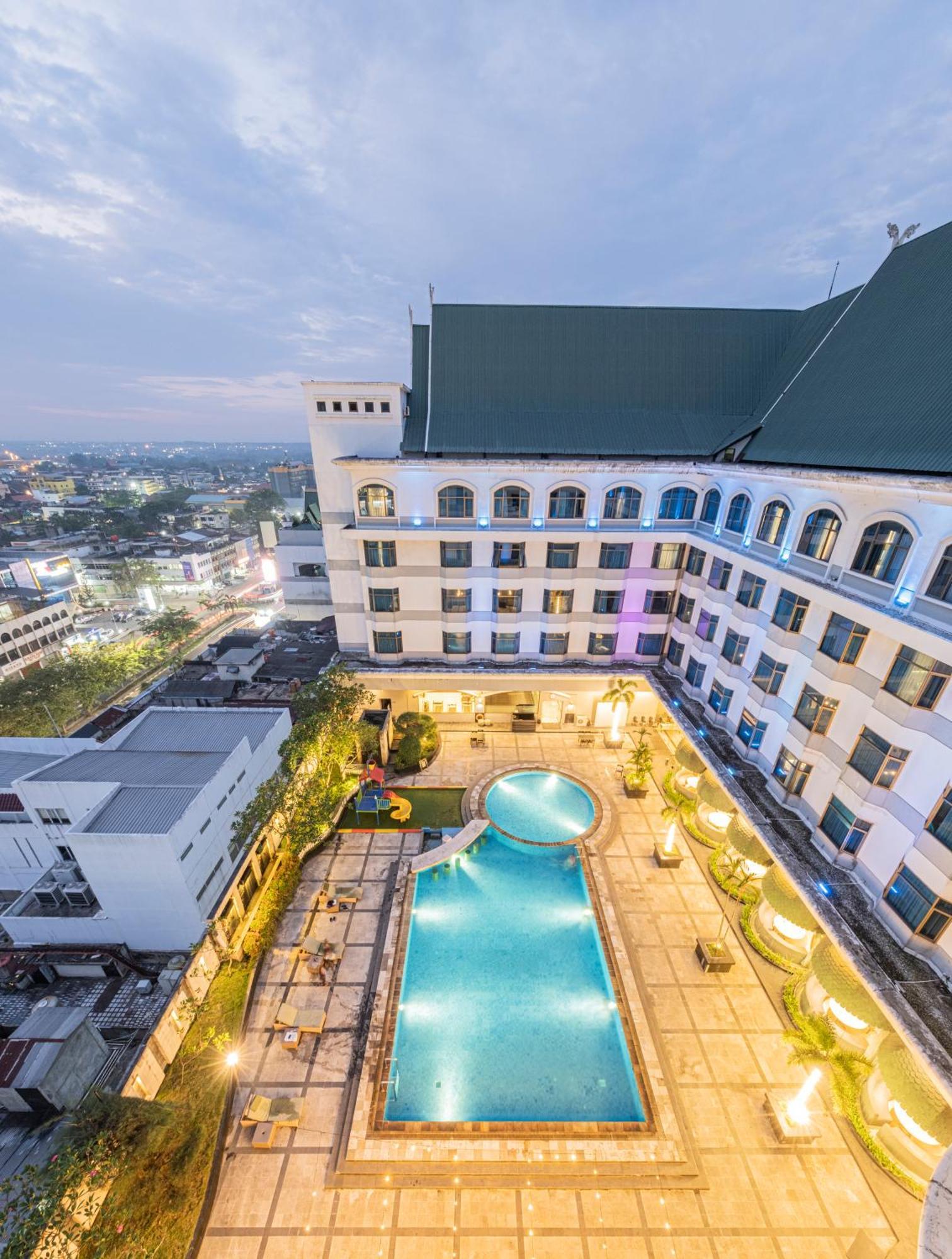 Grand Jatra Hotel Pekanbaru Esterno foto