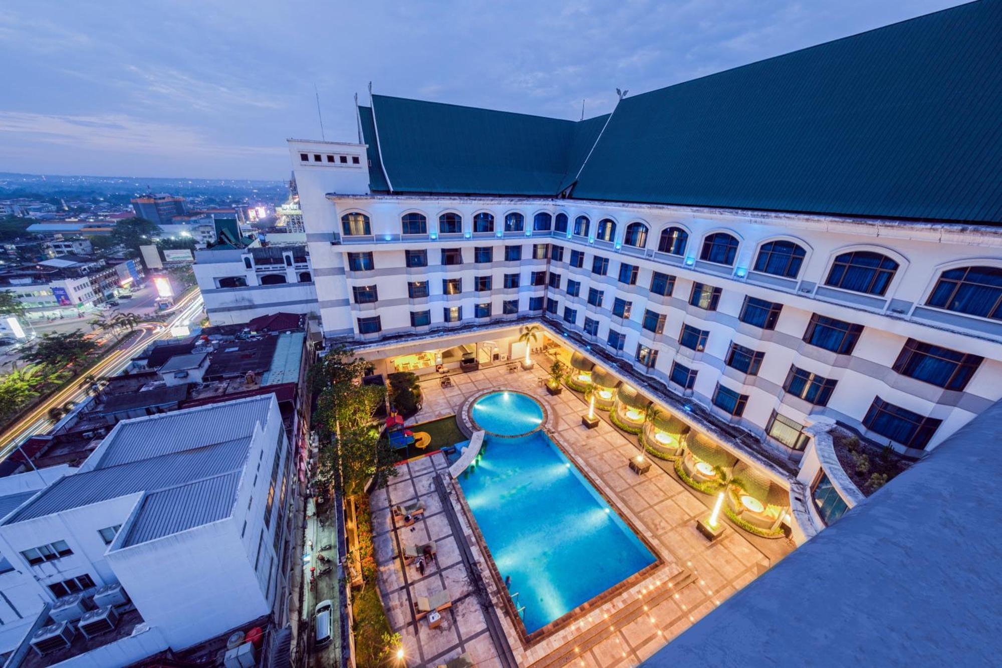 Grand Jatra Hotel Pekanbaru Esterno foto