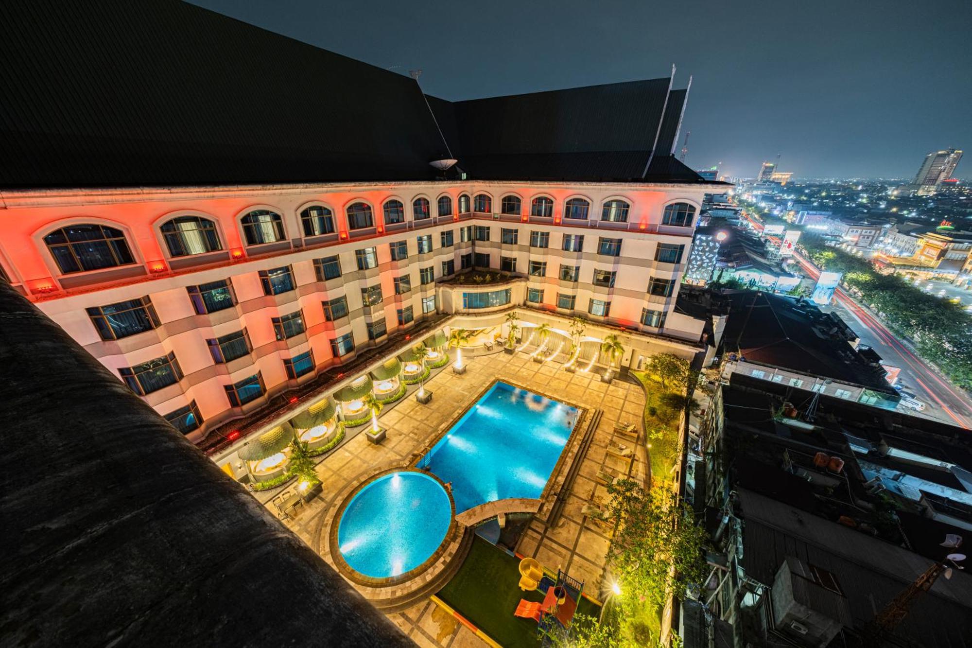 Grand Jatra Hotel Pekanbaru Esterno foto