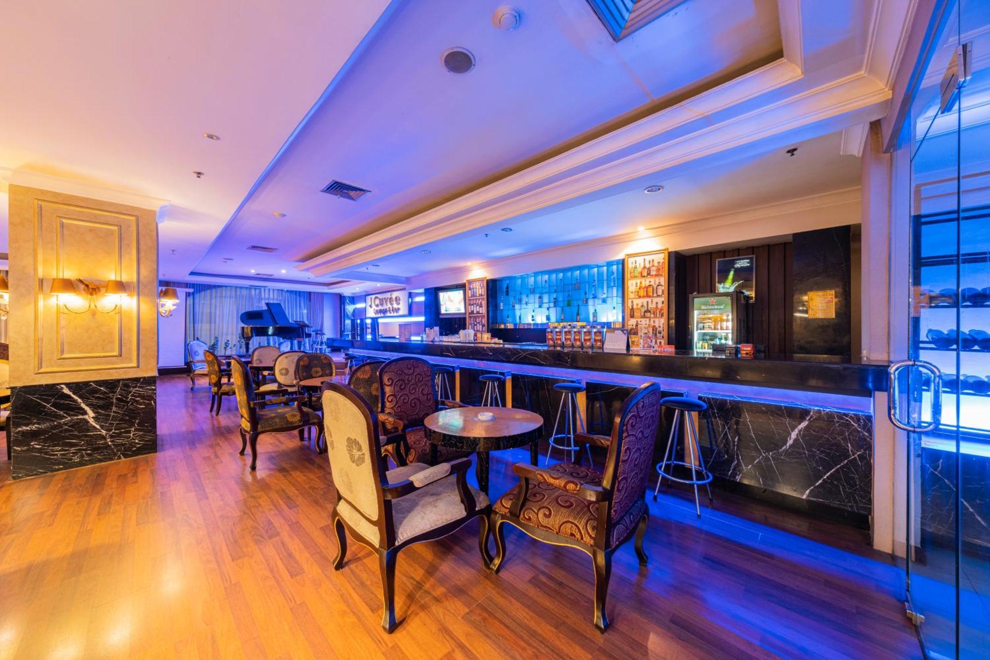 Grand Jatra Hotel Pekanbaru Esterno foto