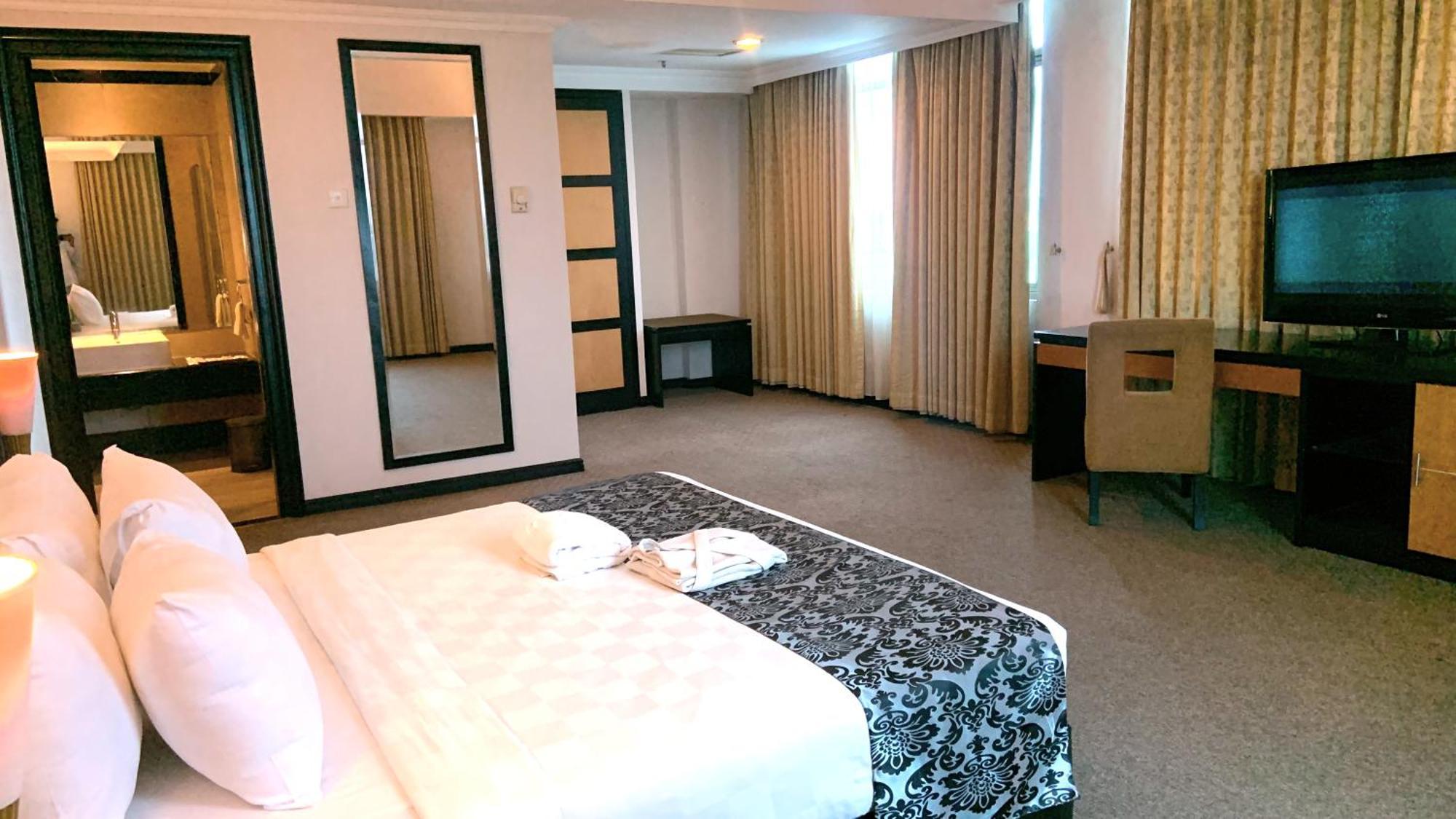 Grand Jatra Hotel Pekanbaru Esterno foto