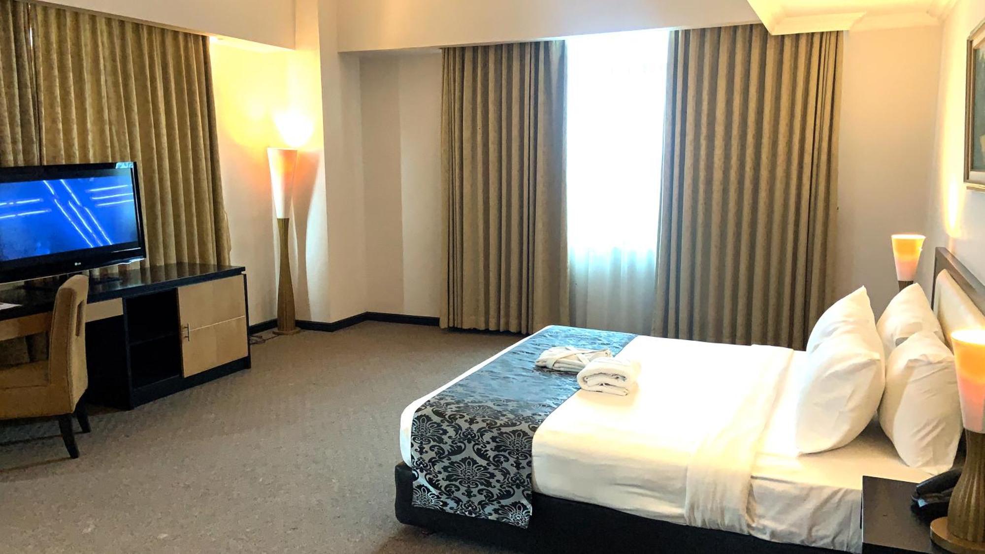 Grand Jatra Hotel Pekanbaru Esterno foto