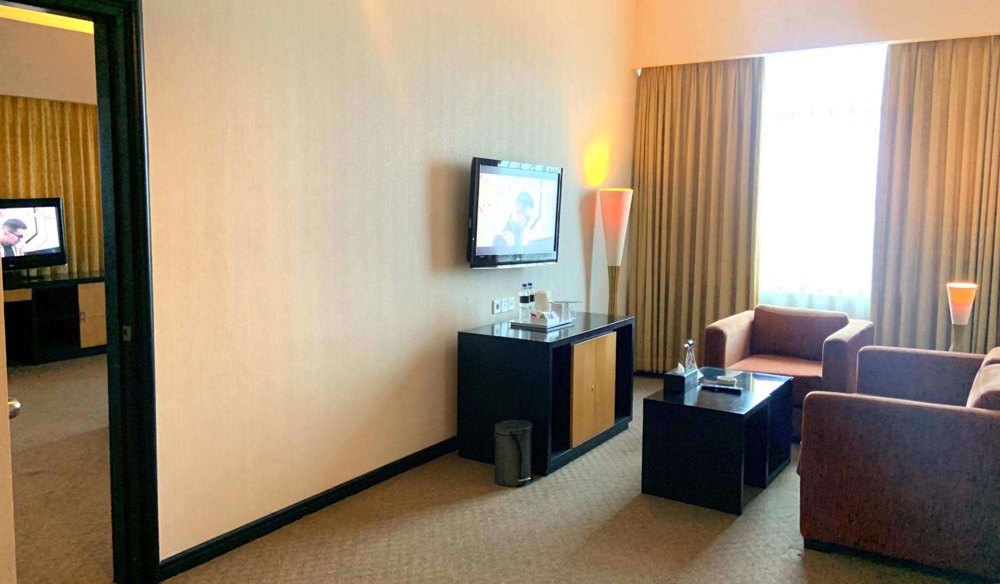 Grand Jatra Hotel Pekanbaru Esterno foto