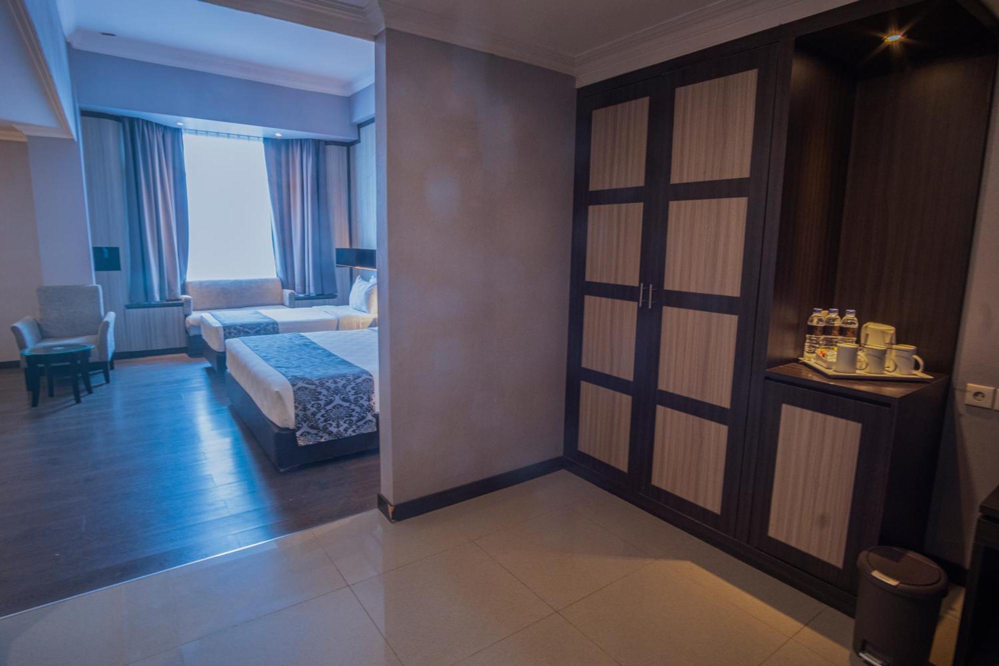 Grand Jatra Hotel Pekanbaru Esterno foto